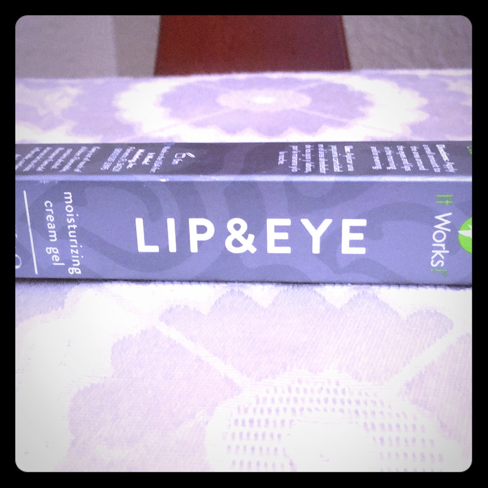 SALE-New IT Works, Lip /Eye moisturizing cream